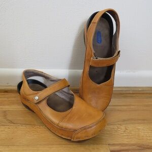 Wolky Strap Cloggy Clog Shoes Backstrap sz 41 fits like 40 9 9.5 Yellow